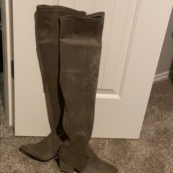 Boots - Picture 1 of 5